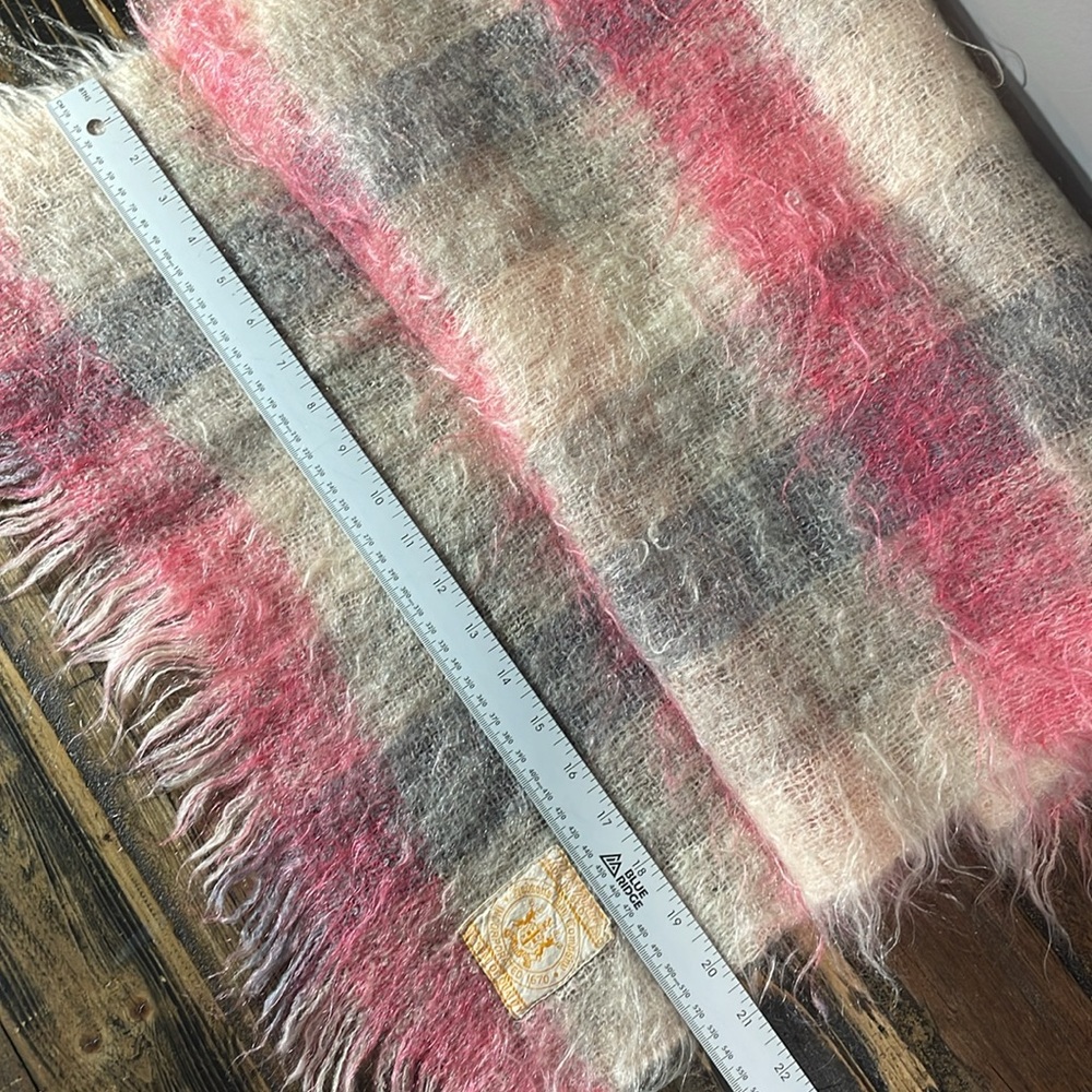 Hudson Bay vintage 100% mohair made in Scotland scarf/shawl RARE AND BEAUTIFU! - Picture 6 of 17